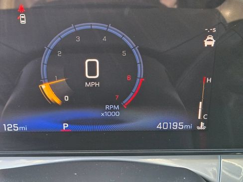Used 2025 Chevrolet Trax LT FWD image 23