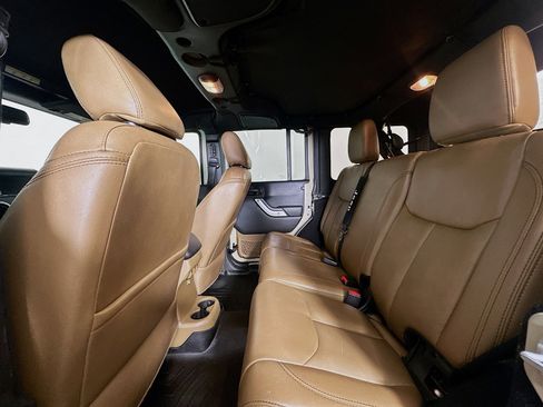 Used 2018 Jeep Wrangler Unlimited Rubicon w/ Connectivity Group image 26