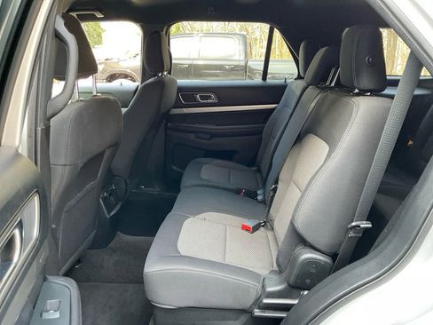 Used 2018 Ford Explorer XLT image 27