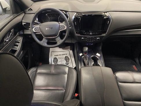 Used 2023 Chevrolet Traverse RS FWD image 2