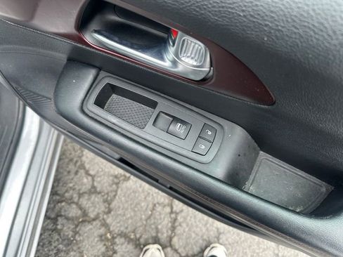 Used 2020 Chrysler Pacifica Limited image 12