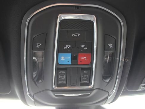 Used 2023 Jeep Grand Cherokee L Altitude AWD/4WD image 11