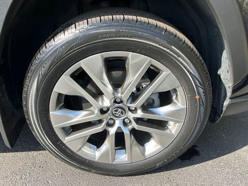 Used 2019 Toyota RAV4 XLE Premium w/ Cold Weather Package AWD/4WD image 24