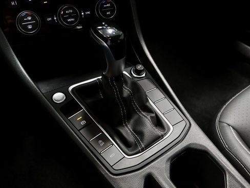 Used 2024 Volkswagen Jetta SE image 34