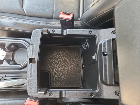 Used 2018 Jeep Wrangler Unlimited Sahara w/ Uconnect 4C Nav & Sound Group AWD/4WD image 23