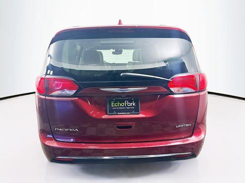 Used 2019 Chrysler Pacifica Limited w/ Advanced Safetytec Group FWD image 7