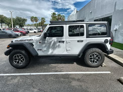Used 2024 Jeep Wrangler Unlimited Rubicon AWD/4WD image 5