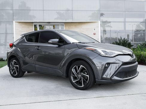 Used 2022 Toyota C-HR Limited FWD image 3