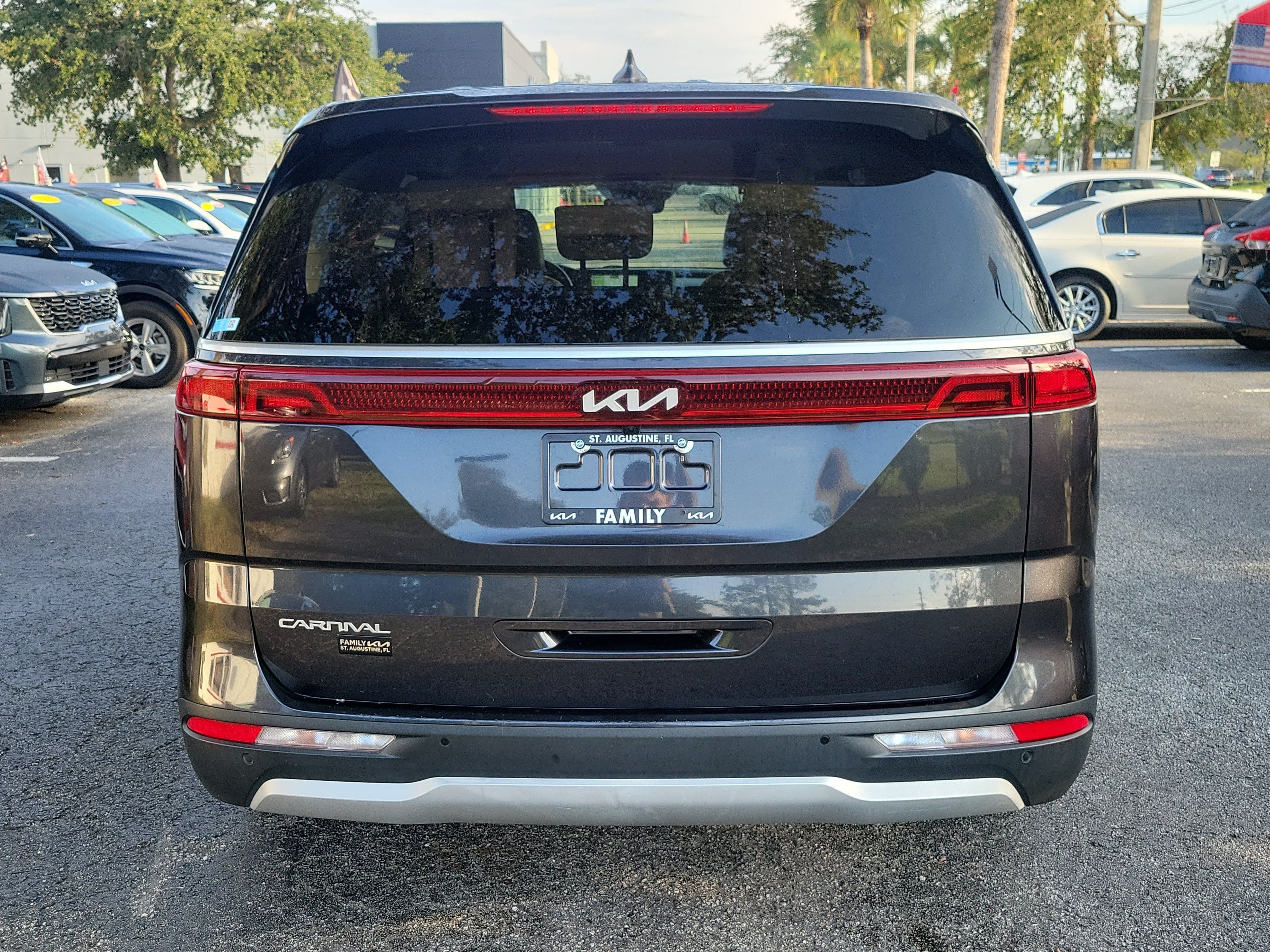 Certified 2023 Kia Carnival EX FWD image 5