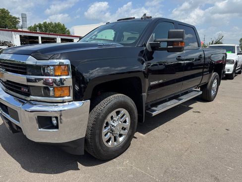 Used 2016 Chevrolet Silverado 3500 LT w/ LT Convenience Package AWD/4WD image 9