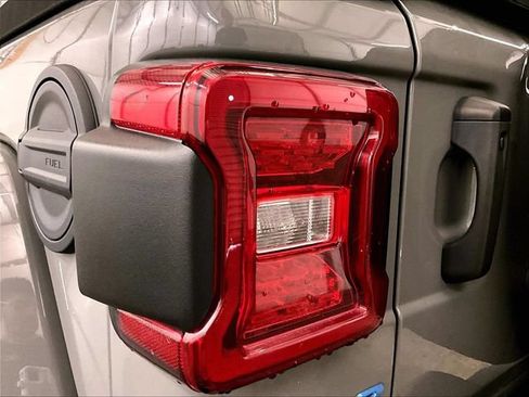 Used 2022 Jeep Wrangler Unlimited Sahara w/ Cold Weather Group AWD/4WD image 28