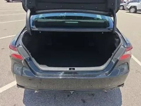 Used 2021 Toyota Camry SE FWD image 11