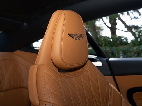 Used 2024 Aston Martin DB12 Coupe RWD image 22