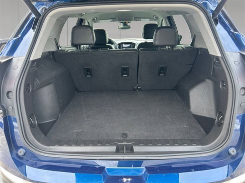 Used 2023 GMC Terrain SLT image 19