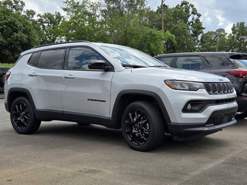 Used 2026 Jeep Compass Latitude AWD/4WD image 1
