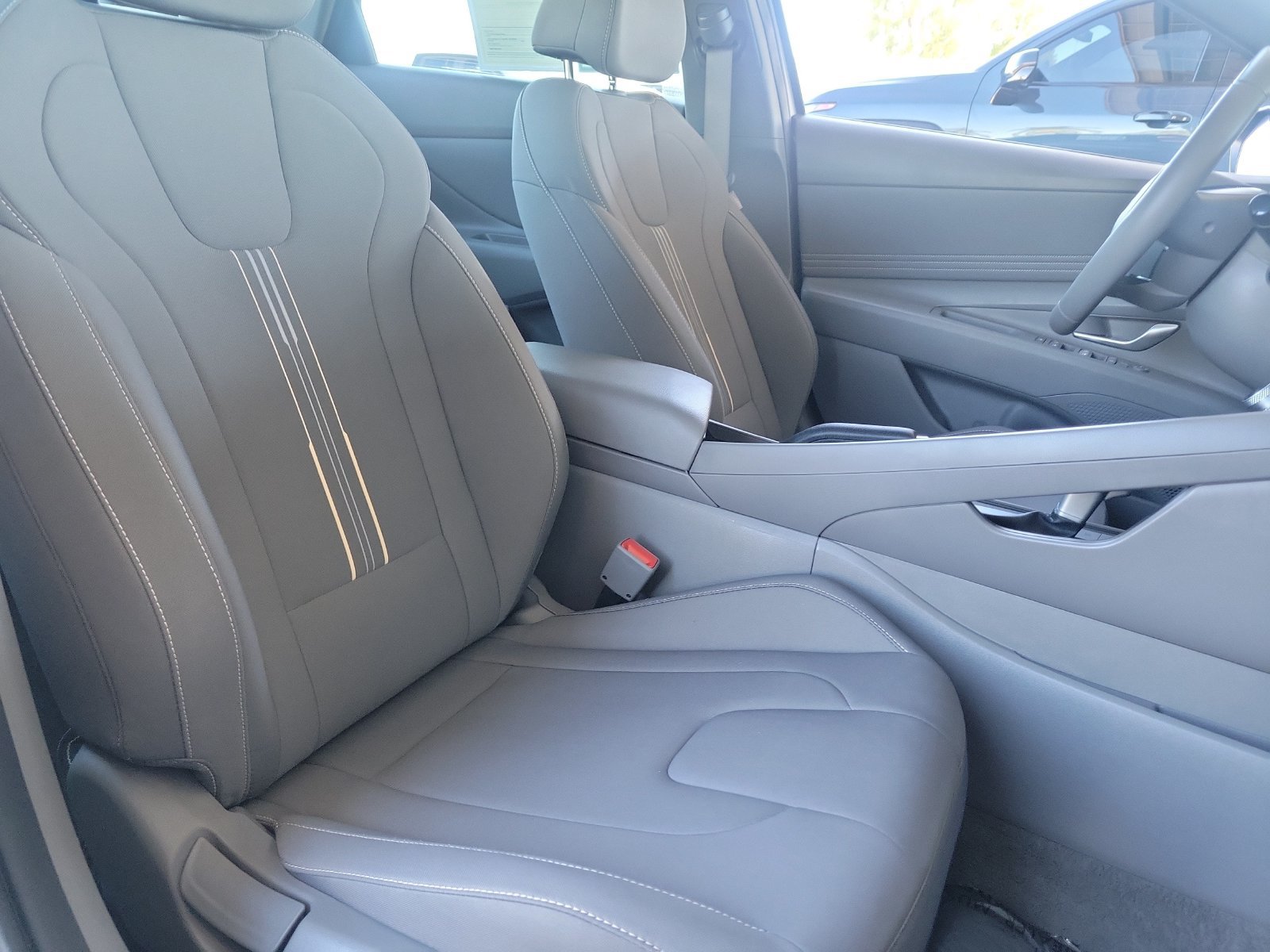 Certified 2025 Hyundai Elantra Sport FWD image 23