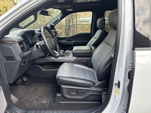 Used 2024 Ford F150 Lightning Lariat image 14