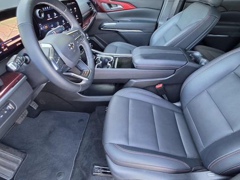 Used 2025 Chevrolet Traverse Z71 w/ Driver Confidence Package AWD/4WD image 6