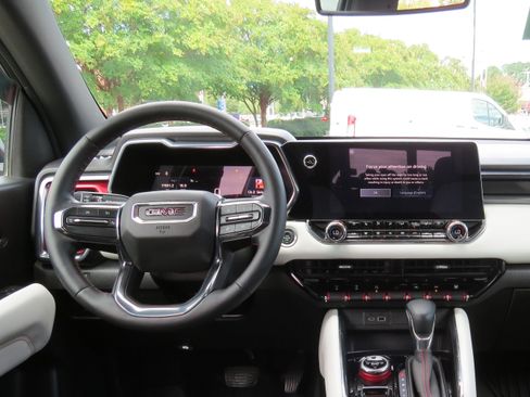 Used 2023 GMC Canyon AT4X image 25