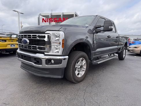 Used 2025 Ford F250 XLT image 1