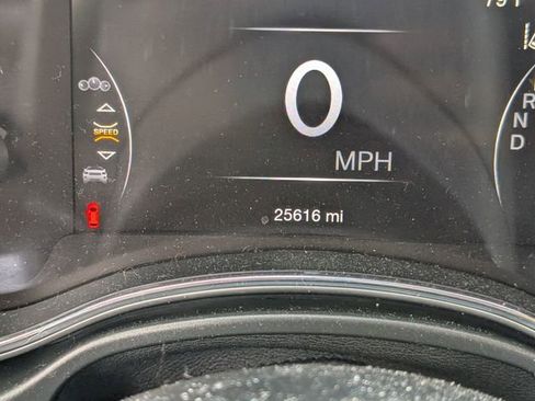 Used 2022 Jeep Grand Cherokee Laredo X AWD/4WD image 12