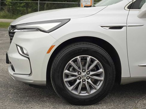 Certified 2023 Buick Enclave Essence FWD image 8