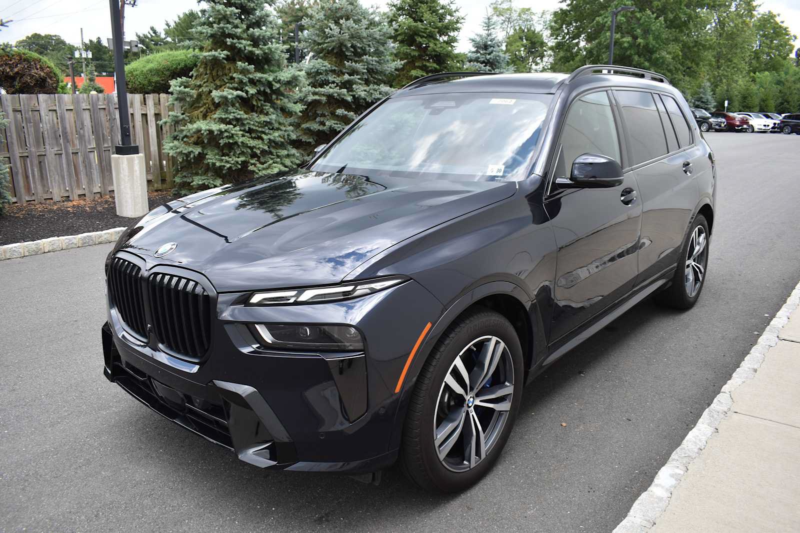 Used 2026 BMW X7 xDrive40i w/ M Sport Package AWD/4WD image 3