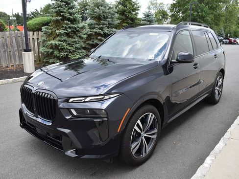 Used 2026 BMW X7 xDrive40i w/ M Sport Package AWD/4WD image 3