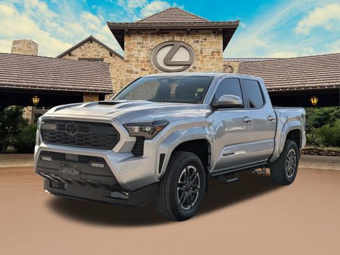Used 2024 Toyota Tacoma TRD Sport AWD/4WD image 4