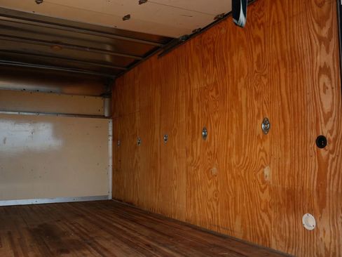 Used 2017 Ford E-350 and Econoline 350 Super Duty image 23