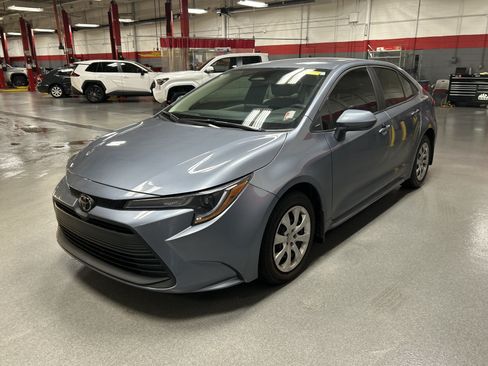 Used 2026 Toyota Corolla LE FWD image 5