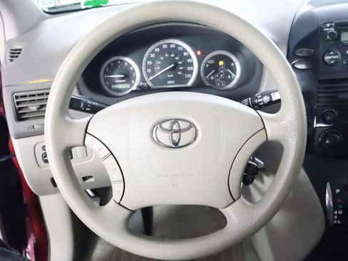 Used 2004 Toyota Sienna LE FWD image 32