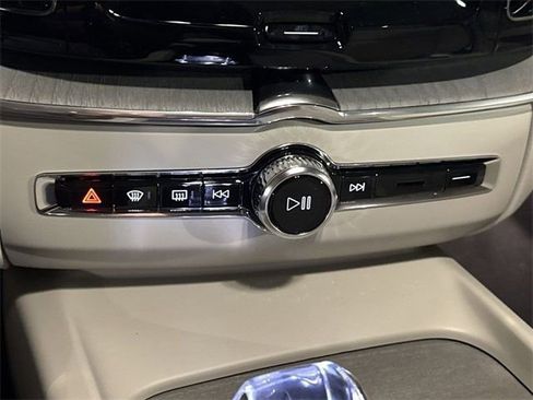 New 2025 Volvo XC60 B5 Ultra w/ Protection Package Premier image 17