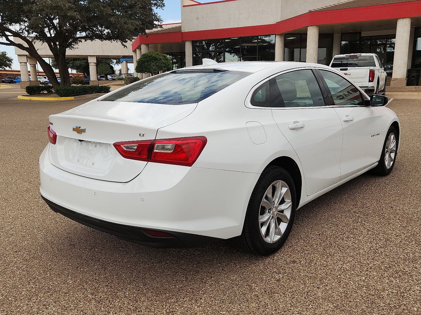Used 2024 Chevrolet Malibu LT FWD image 4