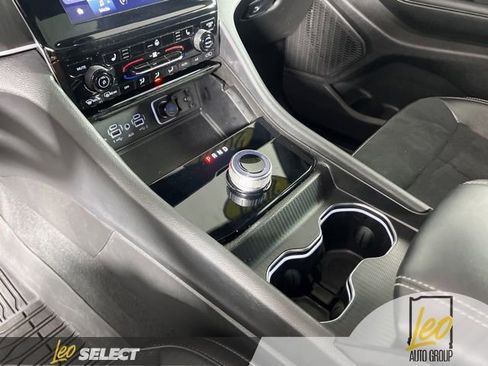 Used 2024 Jeep Grand Cherokee Altitude AWD/4WD image 27