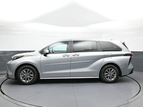 Certified 2024 Toyota Sienna XLE AWD/4WD image 9