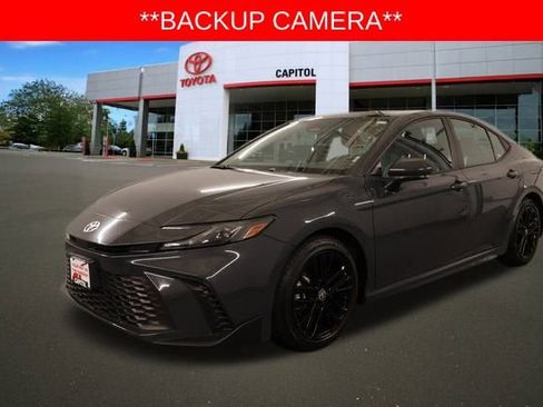 Used 2025 Toyota Camry SE image 7