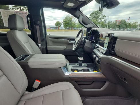 Used 2025 GMC Sierra 1500 SLT w/ SLT Premium Plus Package image 10