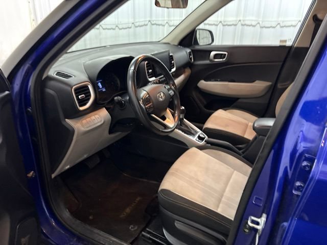 Used 2022 Hyundai Venue SEL FWD image 19