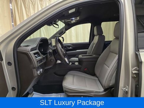 Used 2024 GMC Yukon SLT w/ SLT Luxury Package AWD/4WD image 13