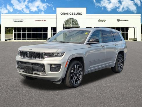 Used 2021 Jeep Grand Cherokee L Overland w/ Luxury Tech Group IV AWD/4WD image 3