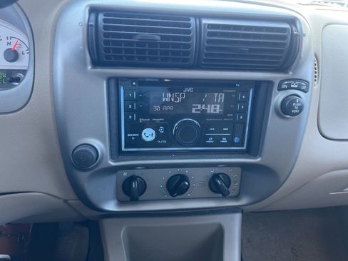 Used 2005 Ford Explorer Sport Trac XLT RWD image 9