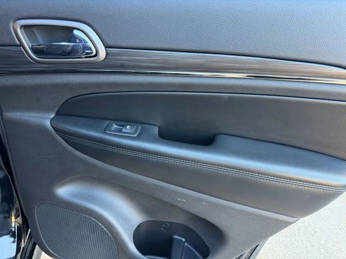 Used 2019 Jeep Grand Cherokee Limited X image 34