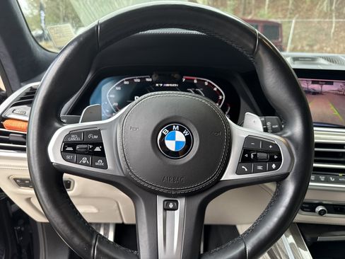 Used 2021 BMW X7 M50i w/ Dynamic Handling Package image 25