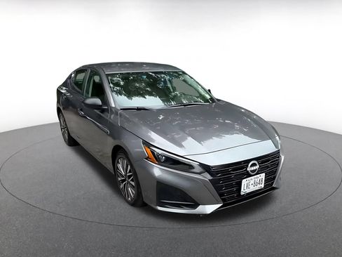 Used 2026 Nissan Altima 2.5 SV FWD image 3