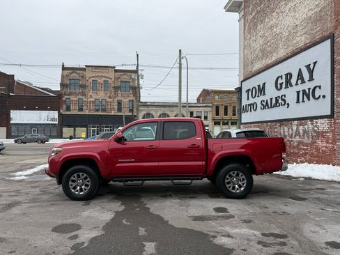 Used 2018 Toyota Tacoma SR5 image 5