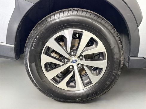 Used 2023 Subaru Outback Premium AWD/4WD image 33