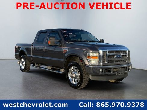 Used 2010 Ford F250 Lariat image 1