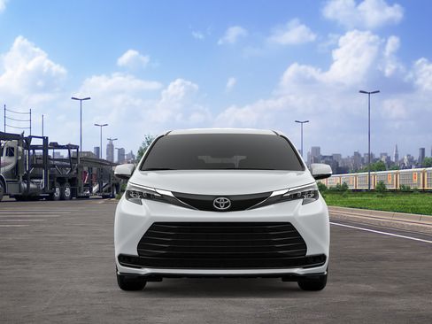 New 2026 Toyota Sienna LE FWD image 2