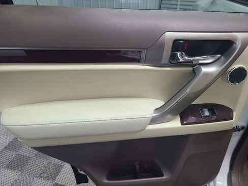 Used 2014 Lexus GX 460 Luxury image 36